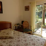2 Pieces Avec Terrasse Et Jardin A St Clair - Fr-1-308-115 *