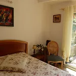 2 Pieces Avec Terrasse Et Jardin A St Clair - Fr-1-308-115