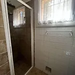 2 Pieces Avec Terrasse Et Jardin A St Clair - Fr-1-308-115 Le Lavandou
